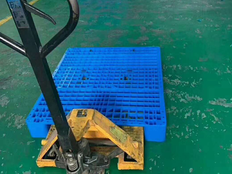 物流運(yùn)輸塑料托盤(pán)